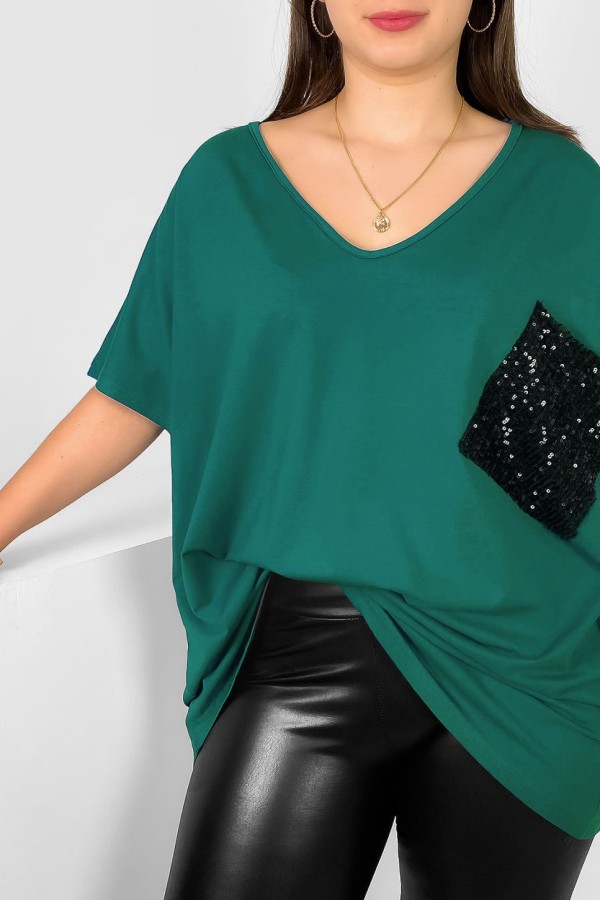 Bluzka damska plus size w kolorze zielonym ozdobna kieszonka cekiny 1