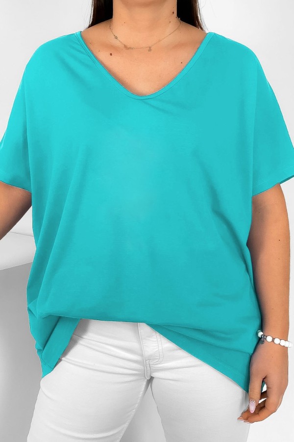 Bluzka damska plus size w kolorze turkusowym dekolt w serek
