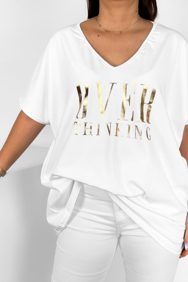 Bluzka damska plus size w kolorze białym złote napisy Overthinking 1