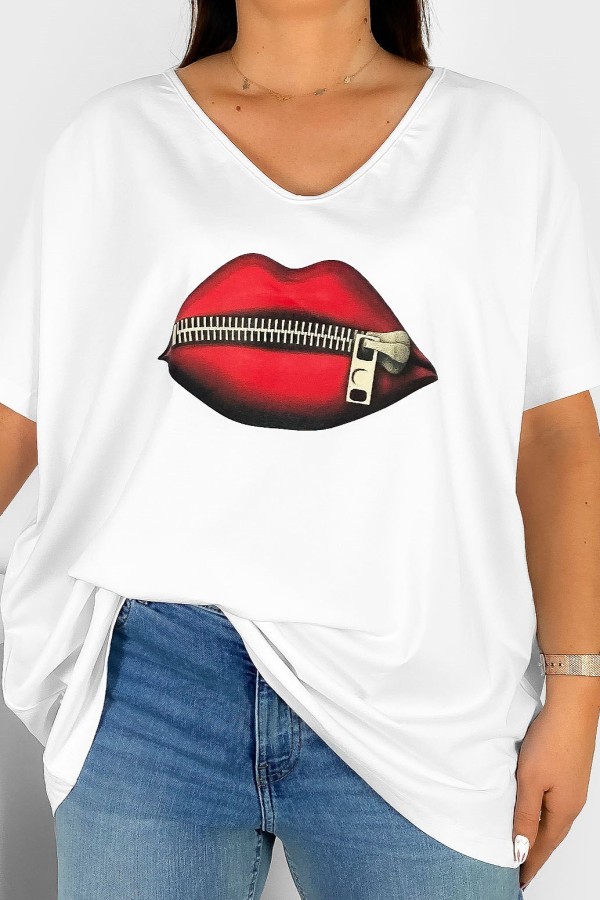 Bluzka damska T-shirt plus size w kolorze białym nadruk usta lips