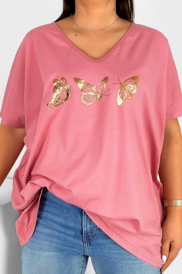 Bluzka damska T-shirt plus size w kolorze indyjskiego różu złoty nadruk motylki