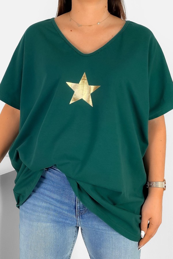 Bluzka damska T-shirt plus size w kolorze butelkowej zieleni złoty nadruk gwiazda star
