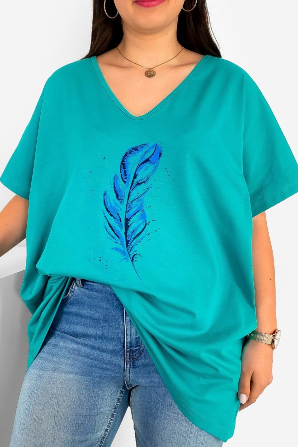 Bluzka damska T-shirt plus size w kolorze tiffany nadruk piórko blue