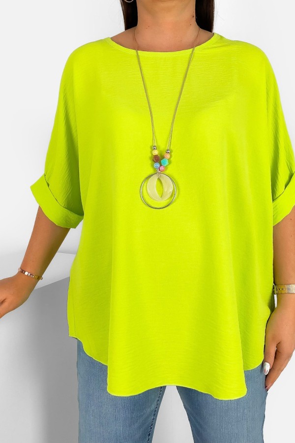 Lekka bluzka plus size w kolorze limonkowym oversize z naszyjnikiem Stella 2