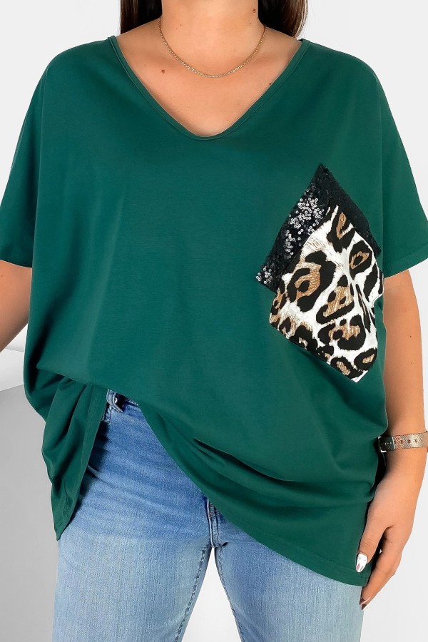 Bluzka damska T-shirt plus size w kolorze butelkowej zieleni podwójna kieszeń cekiny gepard