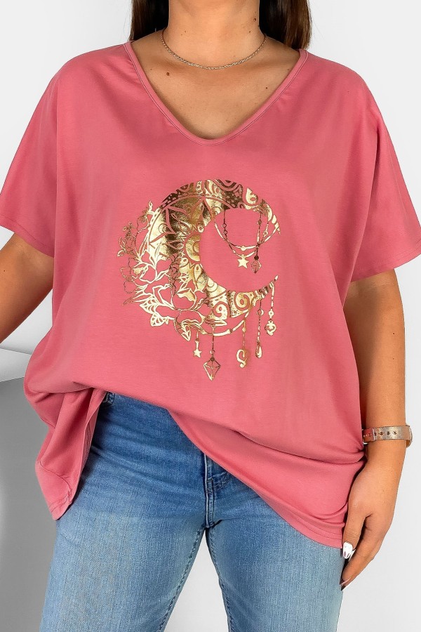 Bluzka damska T-shirt plus size w kolorze indyjskiego różu złoty nadruk kwiaty księżyc