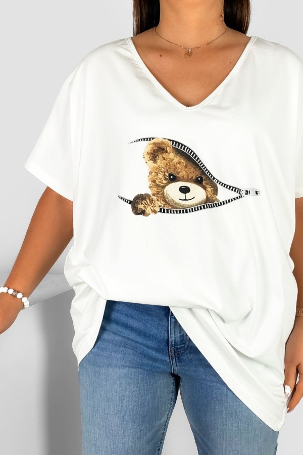 Bluzka damska T-shirt plus size w kolorze ecru nadruk miś teddy zip 1
