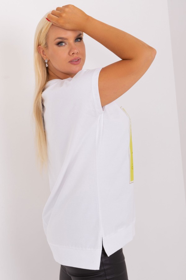 Bluzka damska T-shirt plus size w kolorze białym print limonka picture rozcięcia Agela 2