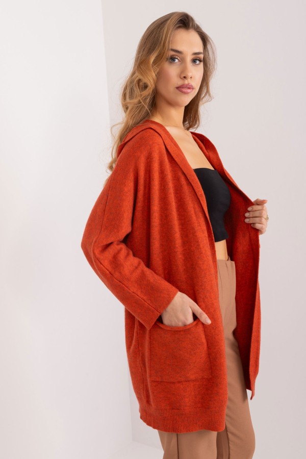 Sweter damski oversize w kolorze ceglastym narzutka milutki kardigan z kapturem Twist 5