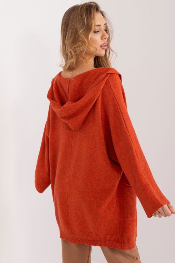 Sweter damski oversize w kolorze ceglastym narzutka milutki kardigan z kapturem Twist 3