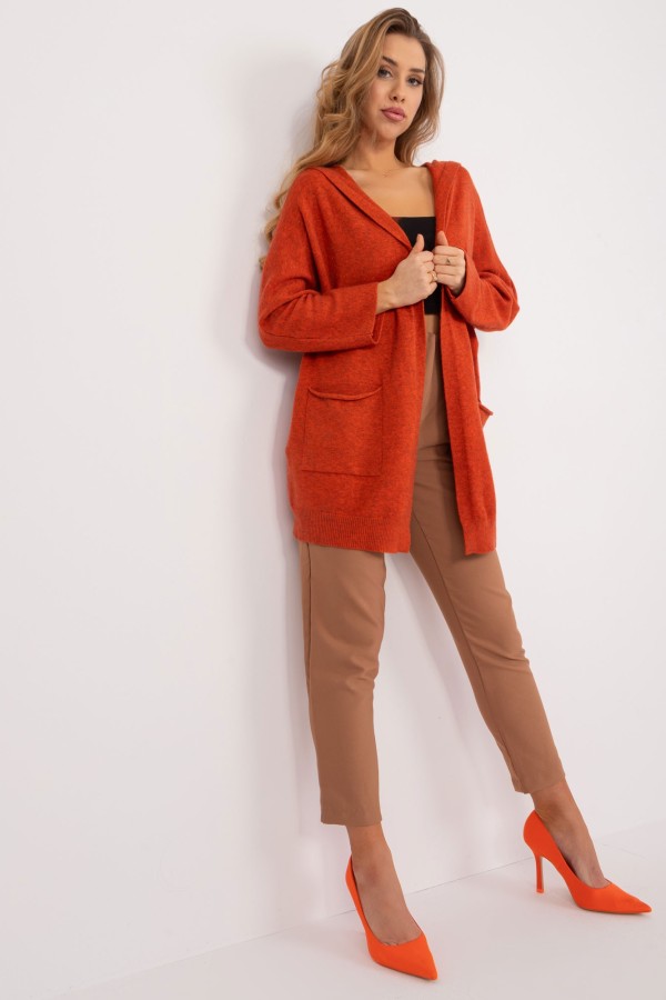 Sweter damski oversize w kolorze ceglastym narzutka milutki kardigan z kapturem Twist 1