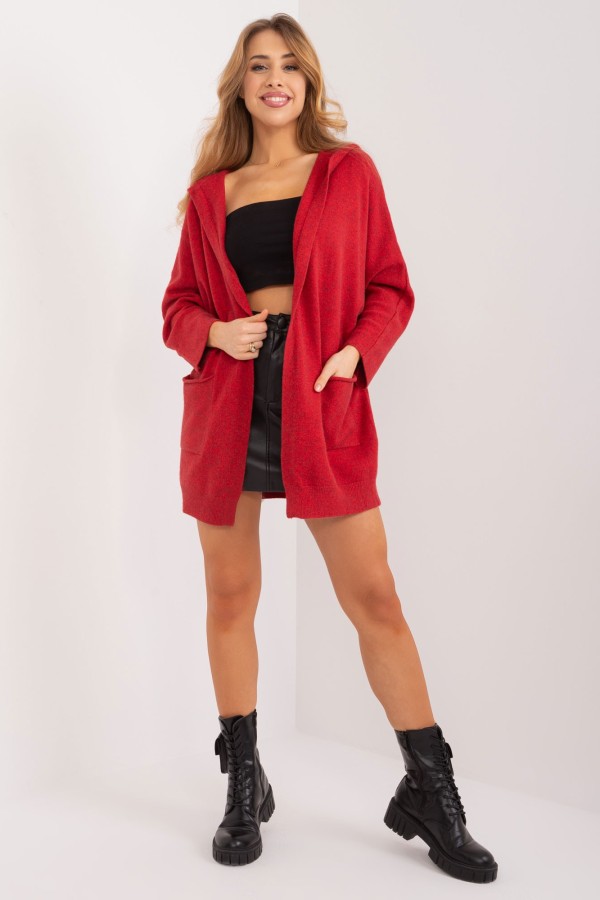 Sweter damski oversize w kolorze czerwonym narzutka milutki kardigan z kapturem Twist 1
