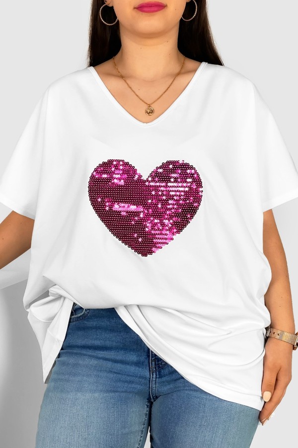 Bluzka damska T-shirt plus size w kolorze białym różowe serce ciekiny