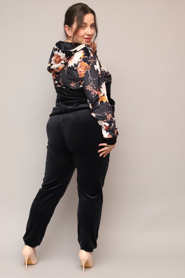 Welurowy dres damski plus size w kolorze czarnym komplet spodnie i bluza kwiaty Carla 3