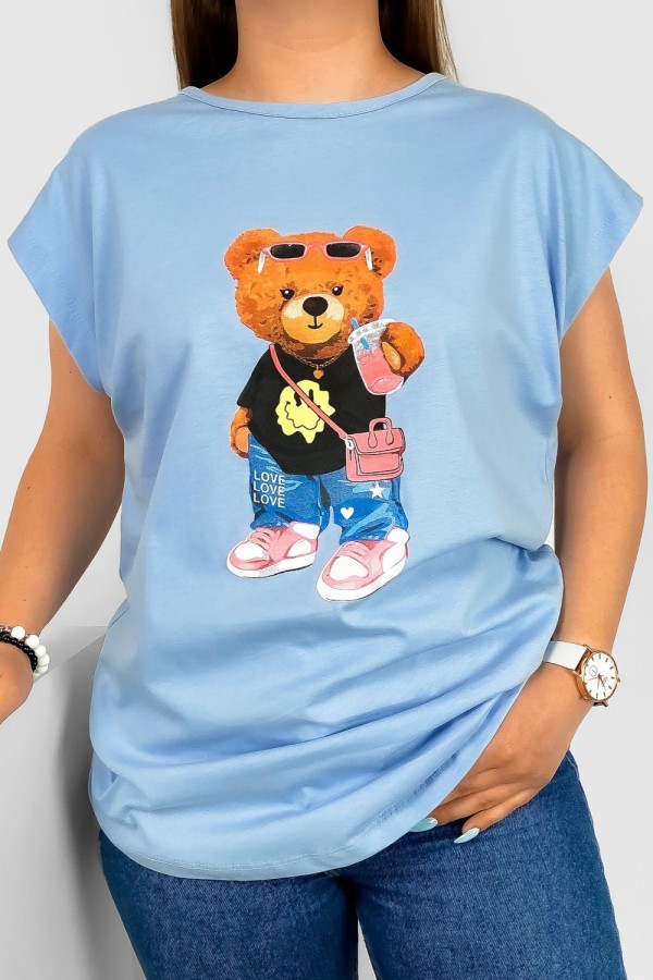 T-shirt damski nietoperz w kolorze błękitny nadruk miś teddy