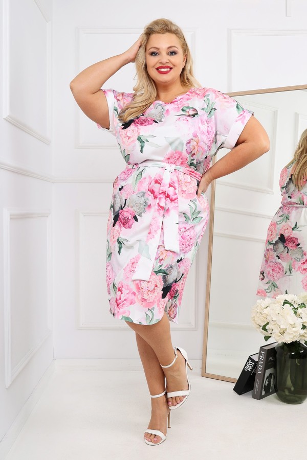 Sukienka plus size w kolorze białym z paskiem kwiaty Selin 3