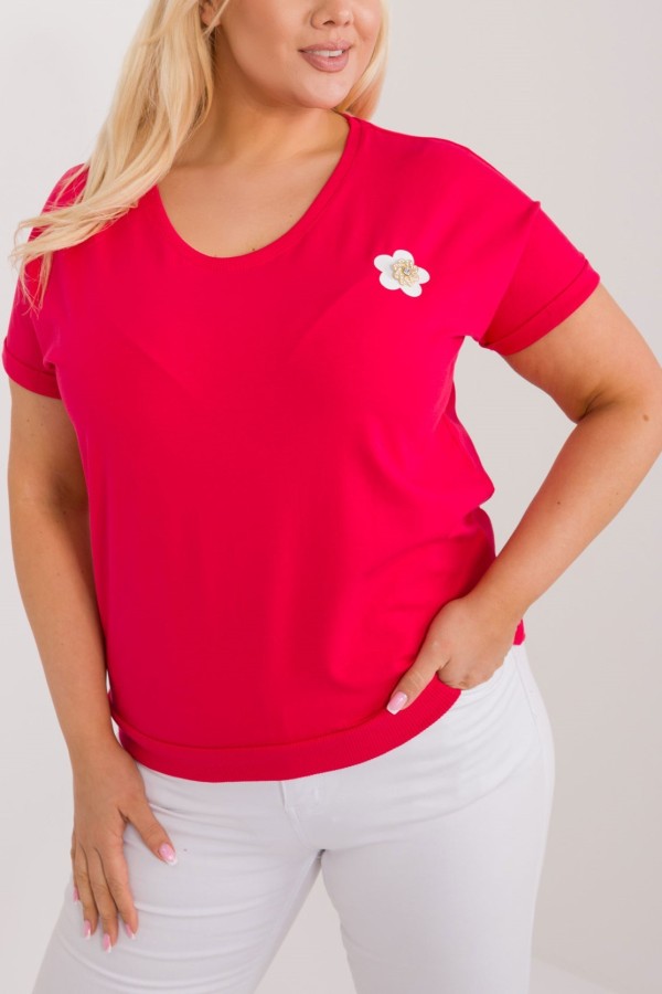Bluzka damska t-shirt plus size w kolorze malinowym z aplikacją kwiatka cyrkonie