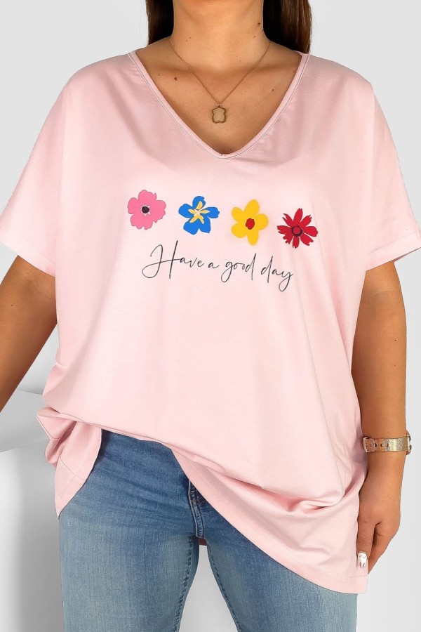 Bluzka damska T-shirt plus size w kolorze pudrowym print flowers good day