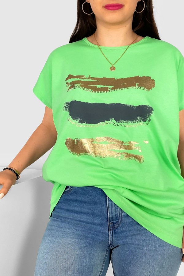 T-shirt damski plus size nietoperz w kolorze zielonym nadruk złoty pasy Selmi 1