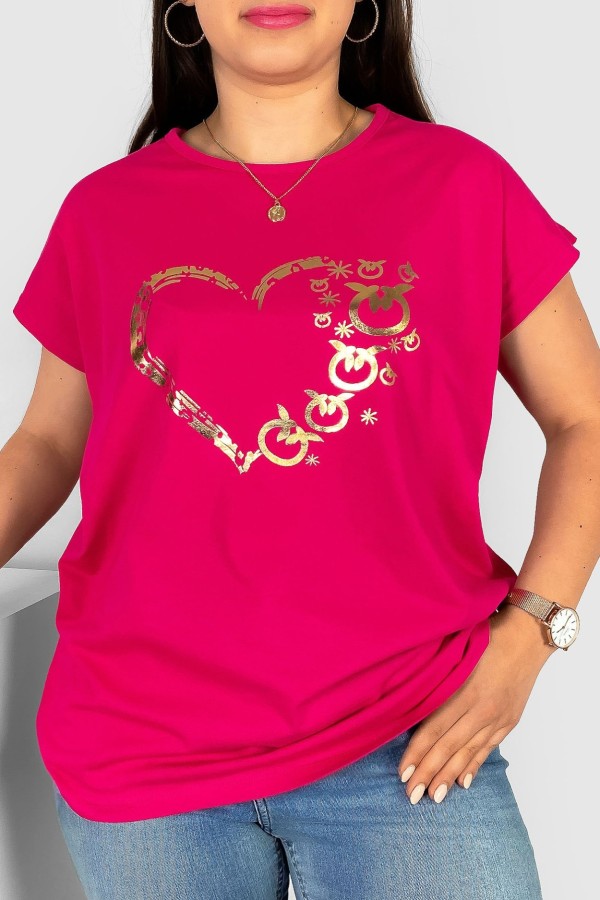 T-shirt damski plus size w kolorze fuksji złoty print serce pierścienie
