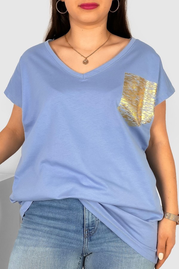 T-shirt damski plus size baby blue nietoperz dekolt w serek V-neck złota kieszeń pocket