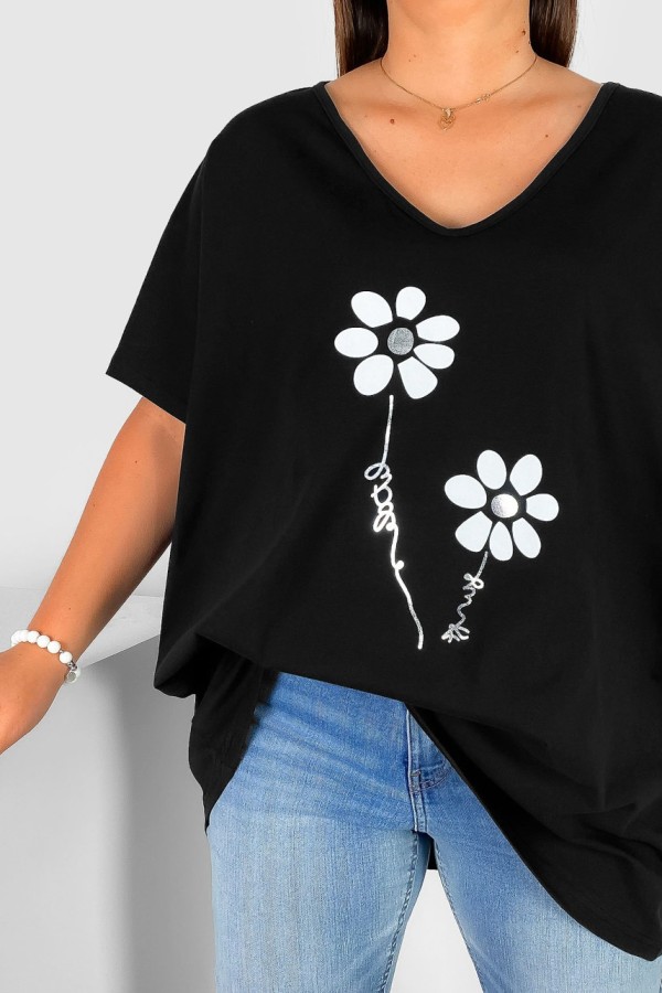 Bluzka damska T-shirt plus size w kolorze czarnym nadruk srebrno białe kwiatki 1