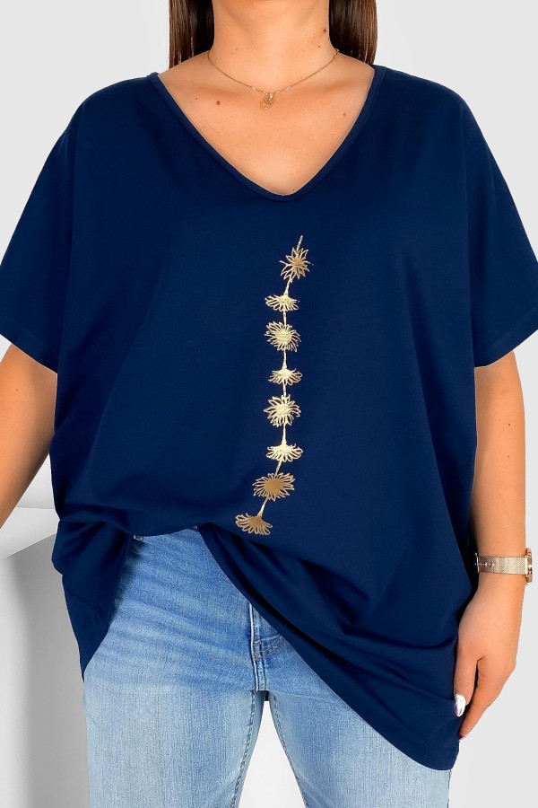 Bluzka damska T-shirt plus size w kolorze granatowym złoty nadruk kwiatuszki w pionie 2