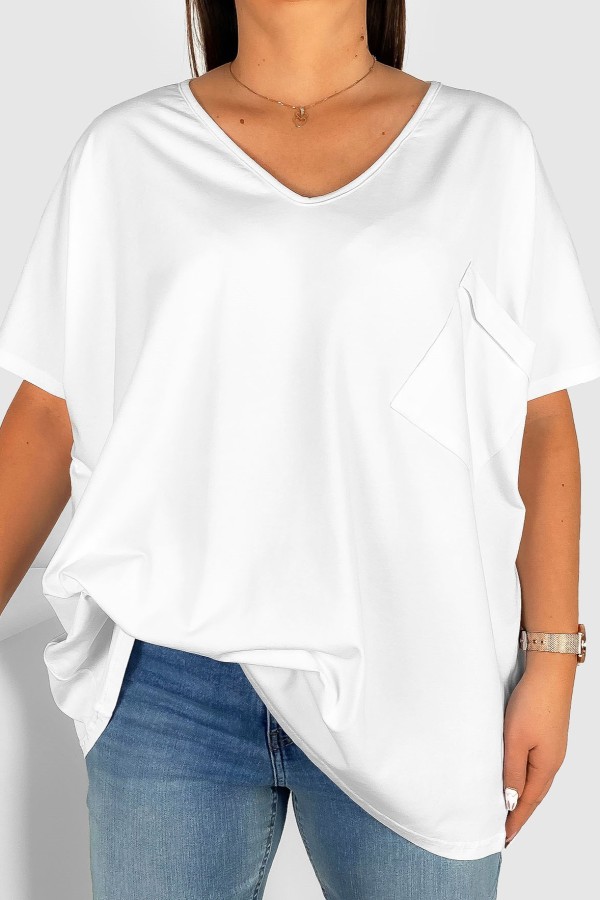 Bluzka damska T-shirt plus size w kolorze białym kieszeń