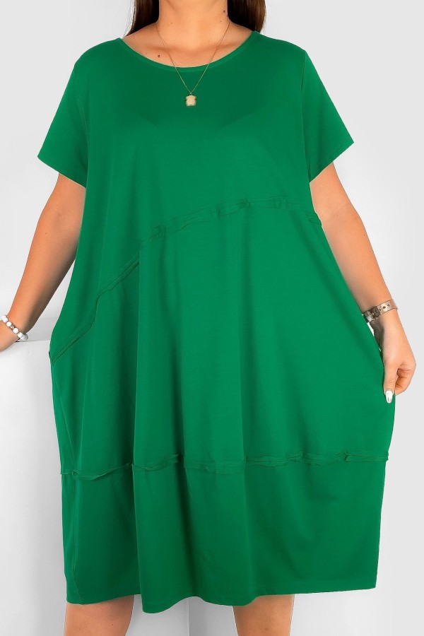 Bawełniana duża sukienka w kolorze zielonym z kieszeniami przeszycia skos Anitta