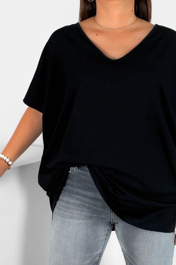 T-shirt damski plus size gładki w kolorze czarnym dekolt w serek V-neck FOXI 1