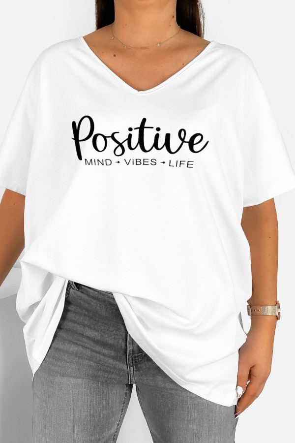 T-shirt damski plus size w kolorze białym dekolt w serek V-neck Positive