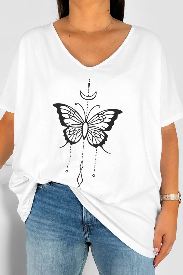 Bluzka damska T-shirt plus size w kolorze białym nadruk motylek księżyc