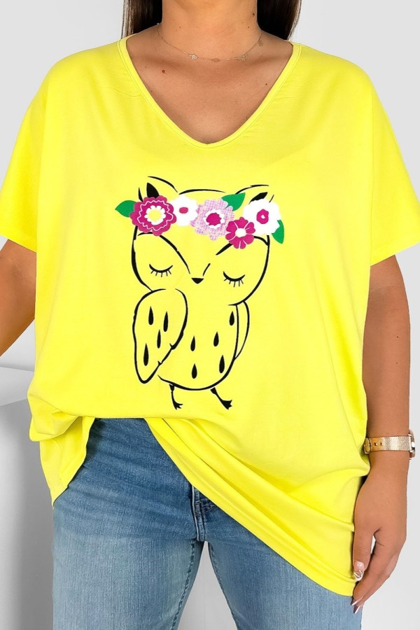 Bluzka damska T-shirt plus size w kolorze żółtym nadruk sówka wianek