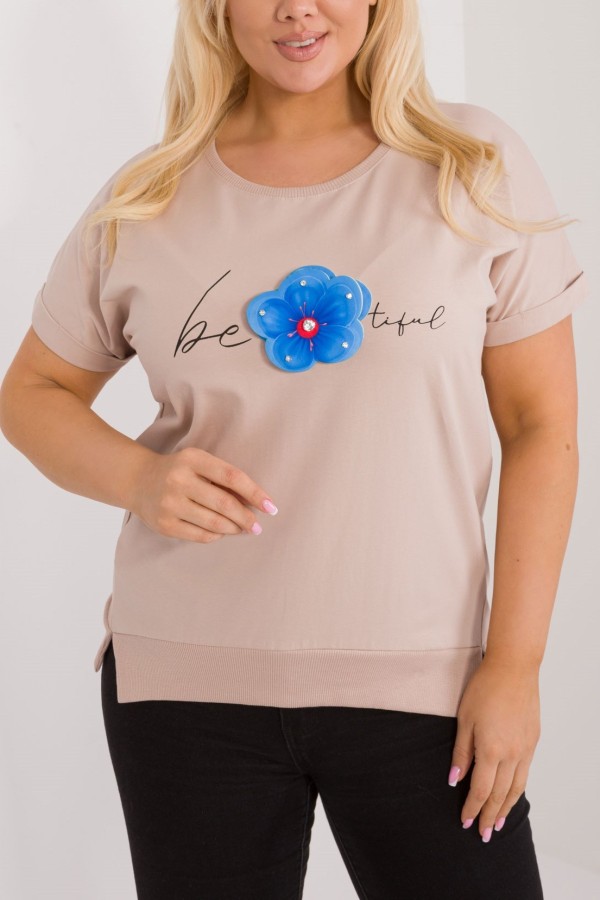 Bluzka damska plus size w kolorze beżowym aplikacja kwiatka 3d cyrkonie Larisa