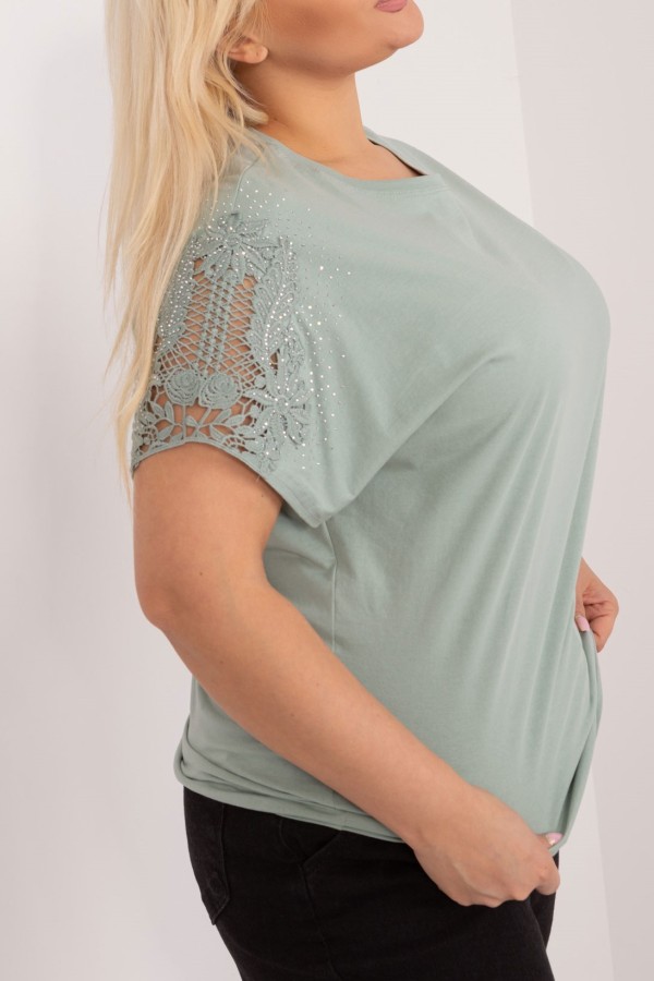 Bluzka damska plus size w kolorze pistacjowym nietoperz haftowana aplikacja na rękawach dżety