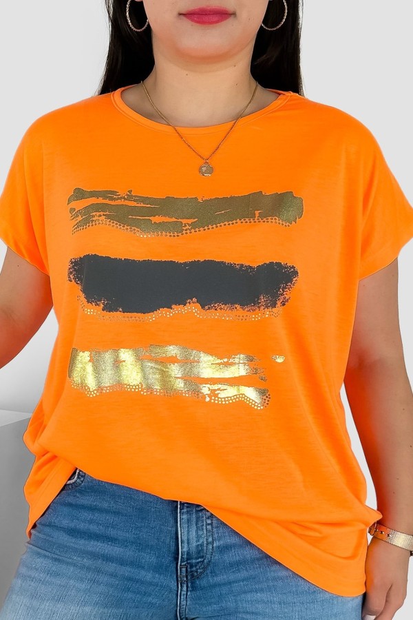 T-shirt damski plus size nietoperz w kolorze fluo pomarańczowym nadruk złoty pasy Selmi