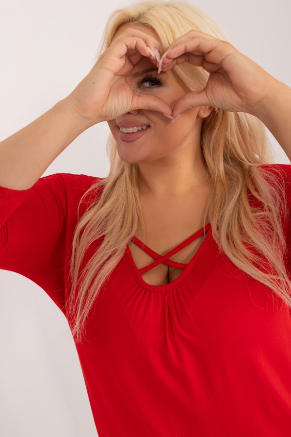 Bluzka damska plus size w kolorze czerwonym dekolt paski Areta 2
