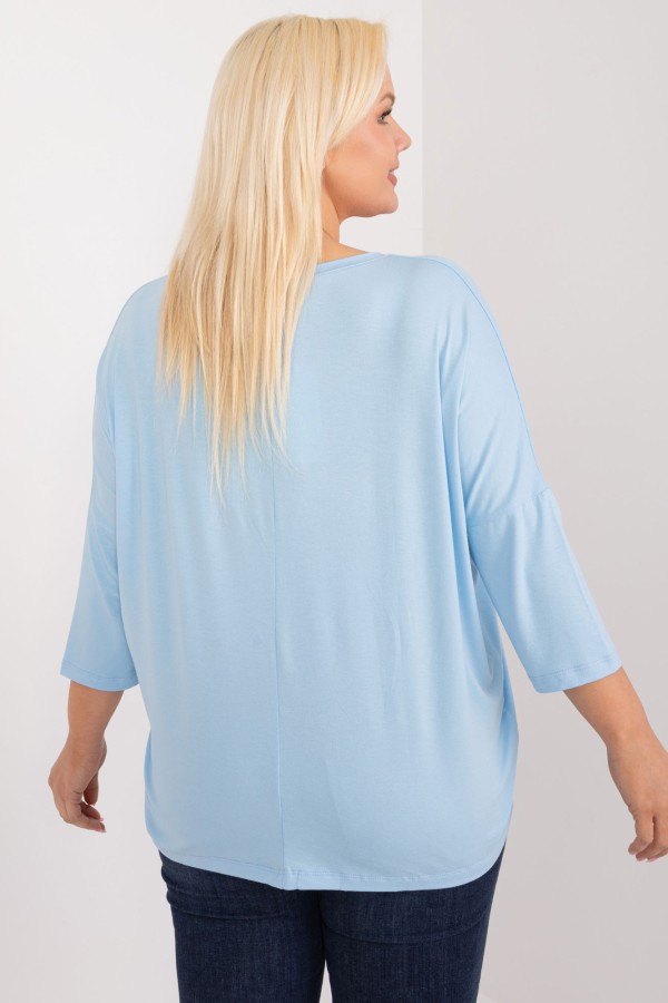 Bluzka damska plus size w kolorze błękitym oversize w serek Alita 3