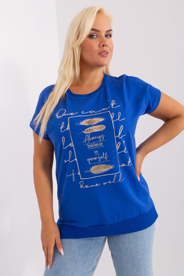 Sportowa bluzka T-shirt plus size w kolorze kobaltowym krótki rękaw nadruk print pióra napis Josie 1
