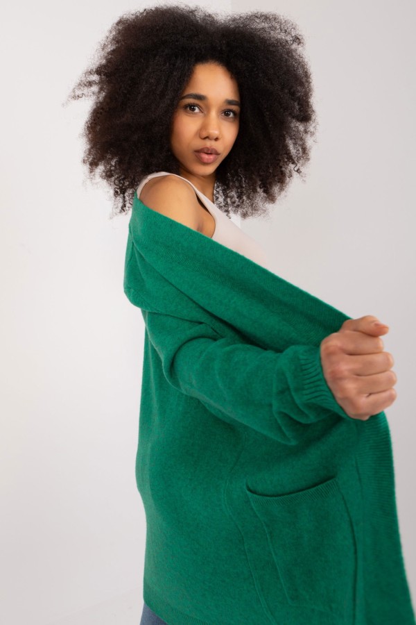 Sweter damski oversize w kolorze zielonym narzutka milutki kardigan Adelina 4