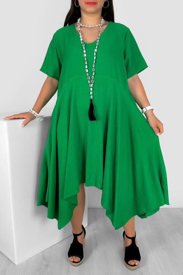Asymetryczna sukienka plus size w kolorze zielonym długie boki dekolt v-neck Megan