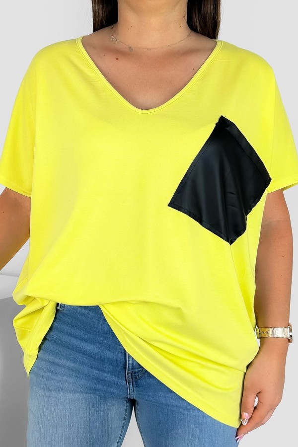 T-shirt damski plus size w kolorze żółtym dekolt w serek V-neck skórzana kieszeń