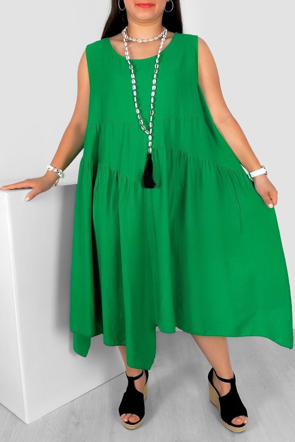 Asymetryczna sukienka plus size w kolorze zielonym ozdobne przeszycia kieszenie Brenda