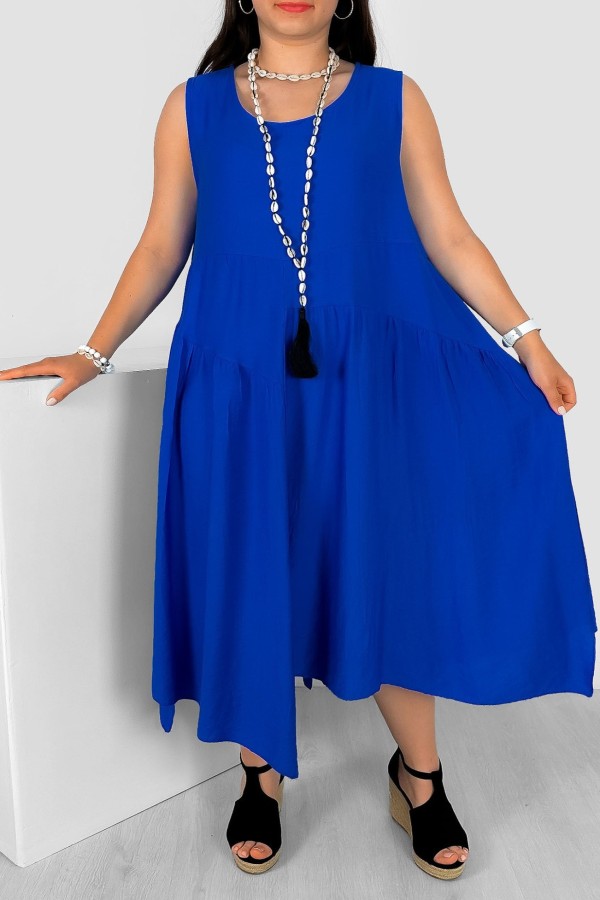 Asymetryczna sukienka plus size w kolorze kobaltowym ozdobne przeszycia kieszenie Brenda