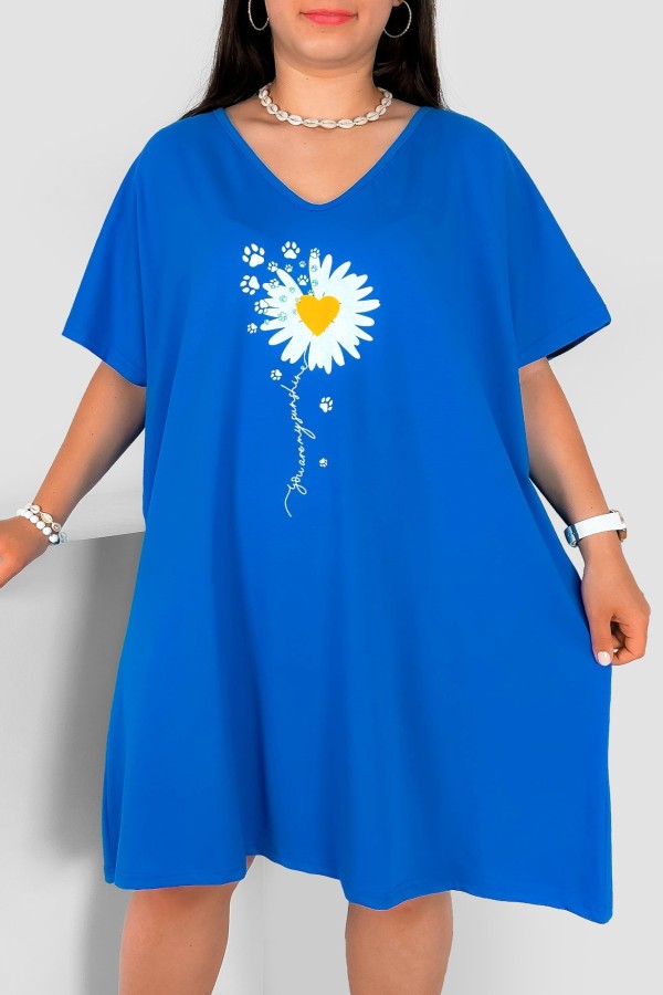 Bawełniana trapezowa sukienka plus size w kolorze niebieskim stokrotka łapki Beti