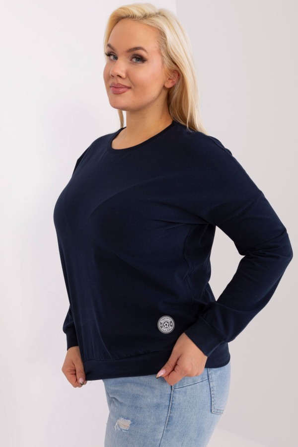 Lekka bluza damska plus size w kolorze granatowym naszywka Chelsie 1