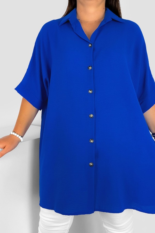Koszula damska tunika plus size w kolorze kobaltowym krótki rękaw guziki Almira 1