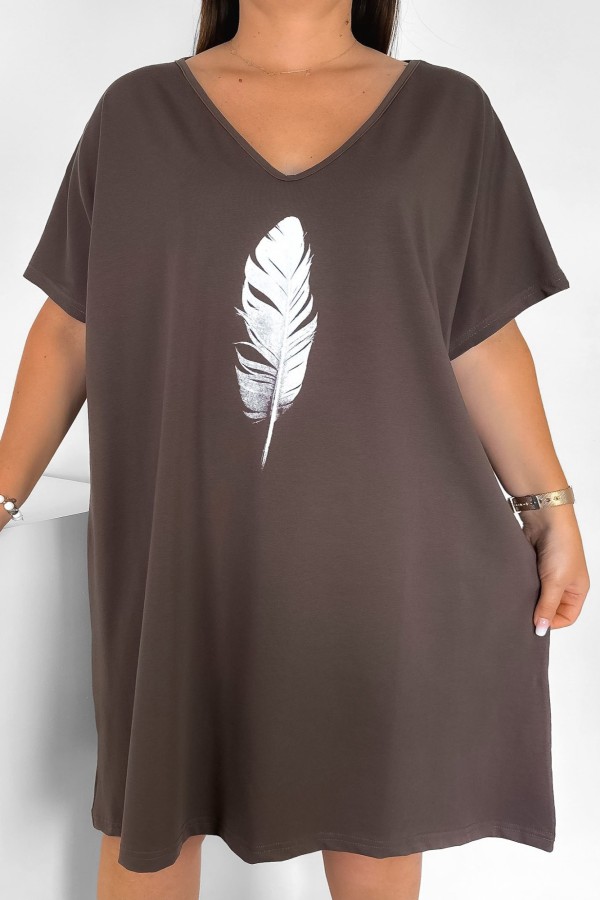 Bawełniana trapezowa sukienka plus size w kolorze brązowym pióro Feather