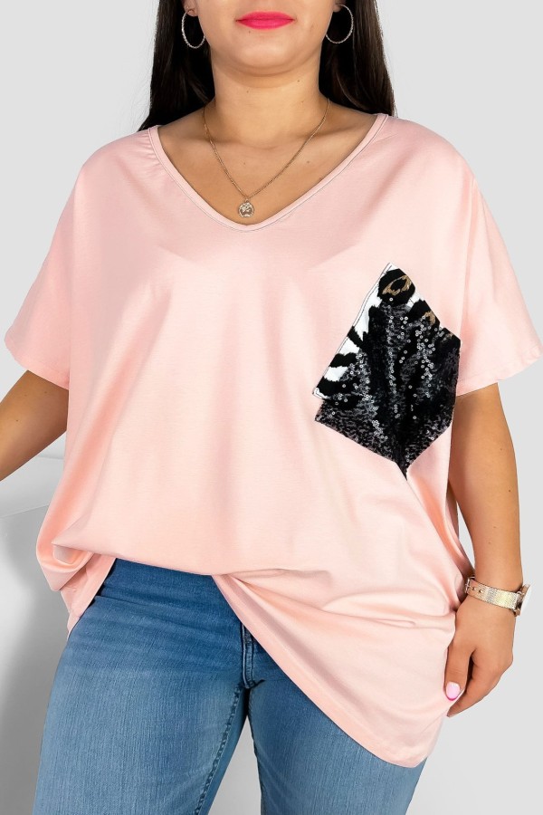 Bluzka damska T-shirt plus size w kolorze łososiowym podwójna kieszeń gepard cekiny