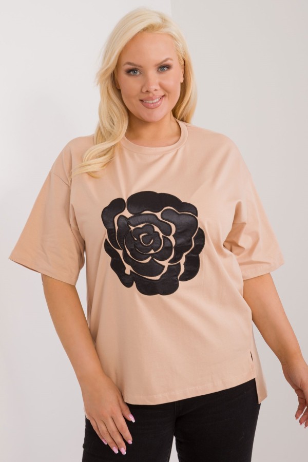 Bluzka damska plus size w kolorze camelowym rozcięcia aplikacja kwiat Manuela